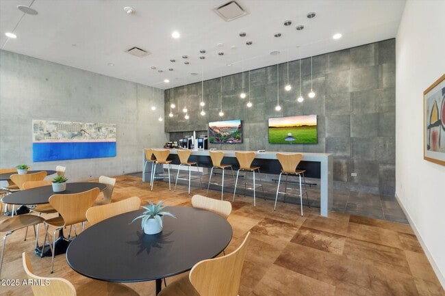 Building Photo - 7180 E Kierland Blvd