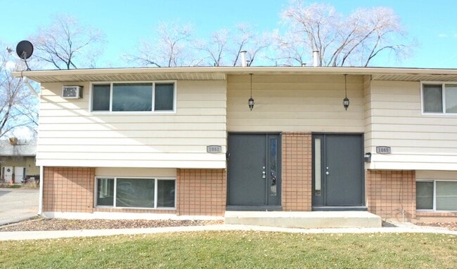 Building Photo - 1087 N 150 W