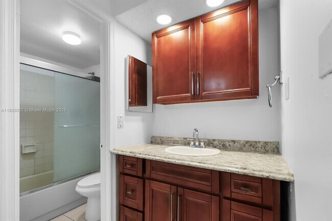 Building Photo - 10167 Twin Lakes Dr