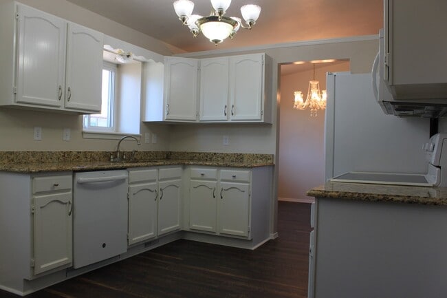 Building Photo - 2130 Crystal River Dr