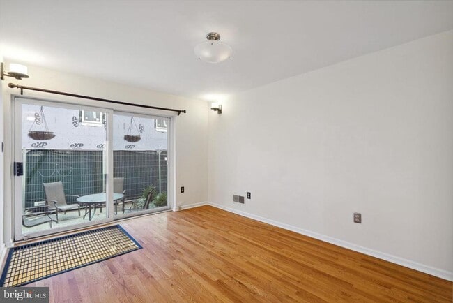 Building Photo - 830 Kater St