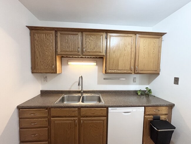 Building Photo - 710 E 200 S