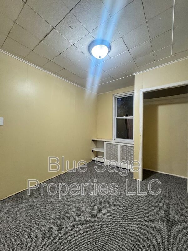 Building Photo - 906 Coates St