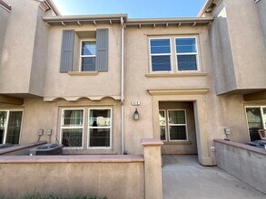 Building Photo - Modern Three Bedroom Townhouse in gated community of El Paseo $2,995.