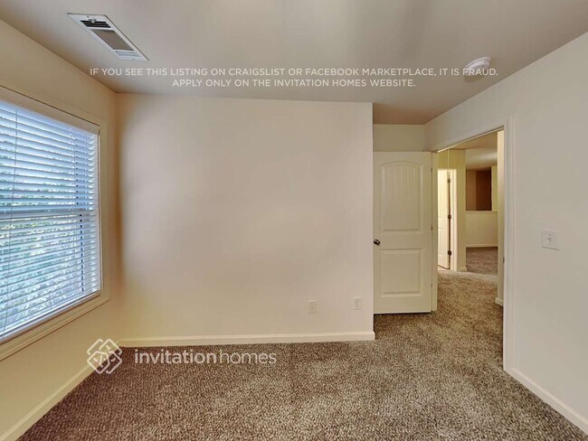 Building Photo - 227 Green Bridge Ct SE