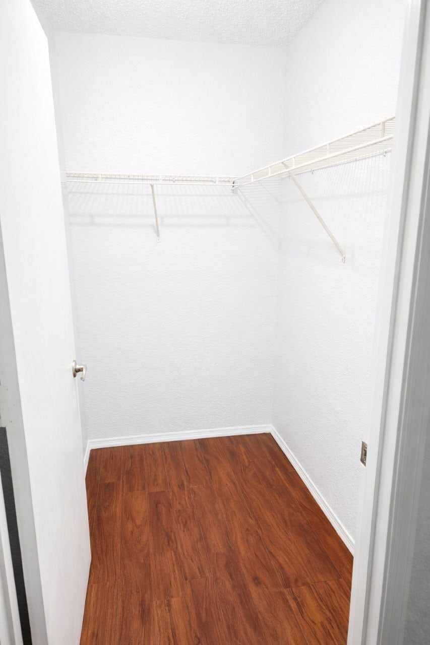 Building Photo - 2550 N Alafaya Trl