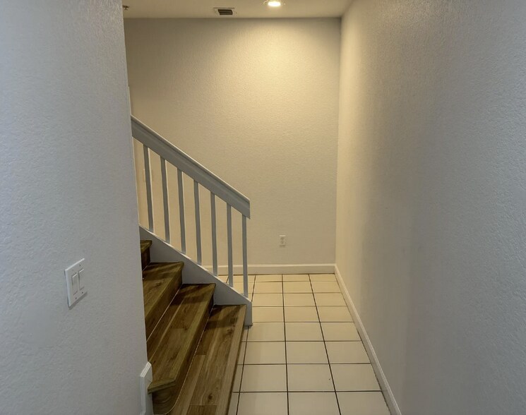 Building Photo - 3516 Shoma Dr