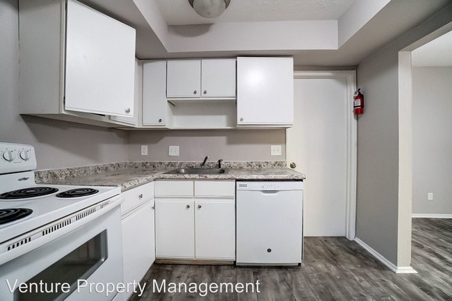 Building Photo - 4 br, 2 bath Apartment - 1740 Bising Ave