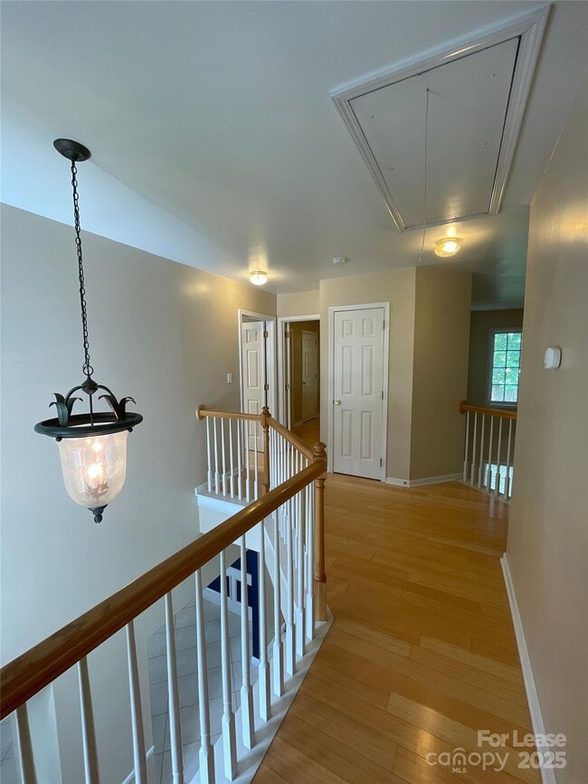 Building Photo - 1928 Dearmon Dr