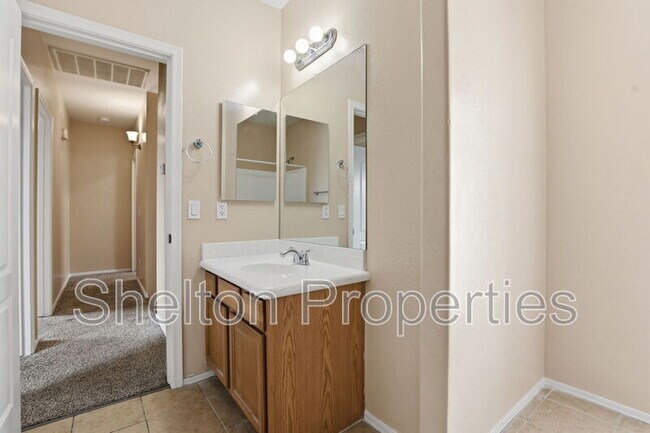 Building Photo - 15818 N 25th St