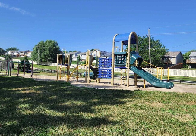 Building Photo - 7910 Redick Ave