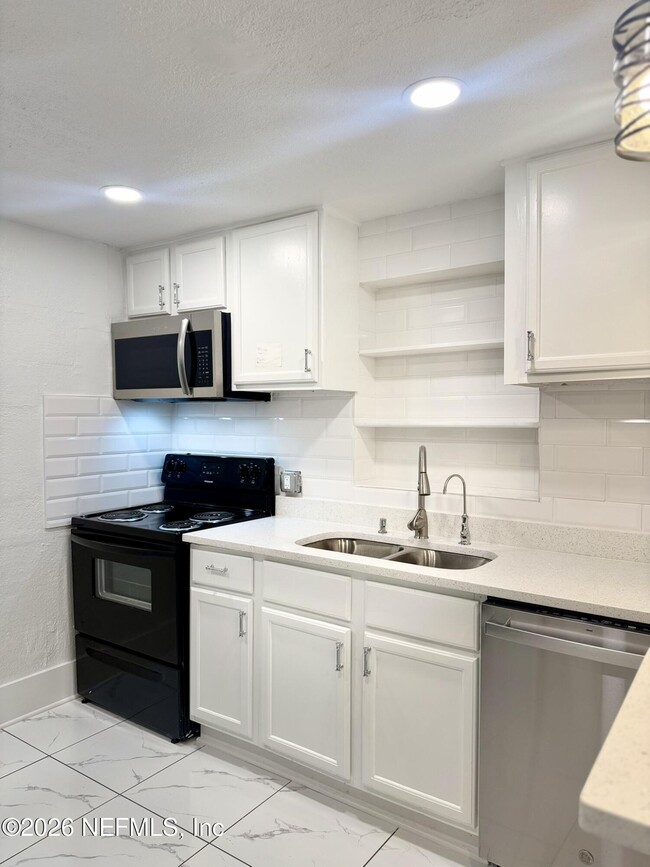 Building Photo - 9554 Ridge Blvd