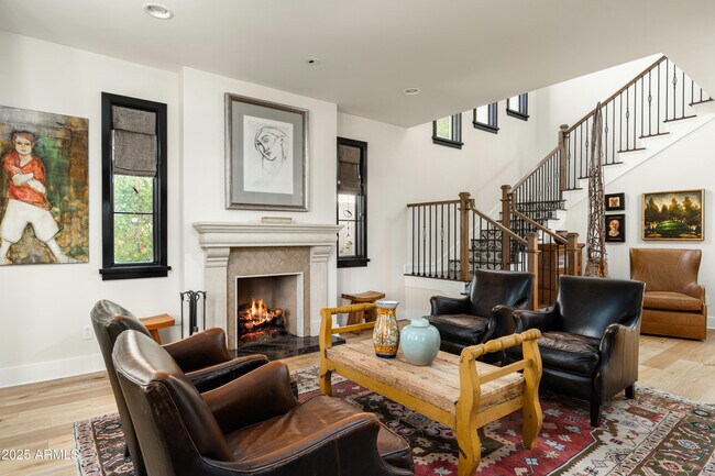 Building Photo - 4901 E Amelia Ave