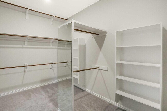 Building Photo - 335 Spinnaker Loop