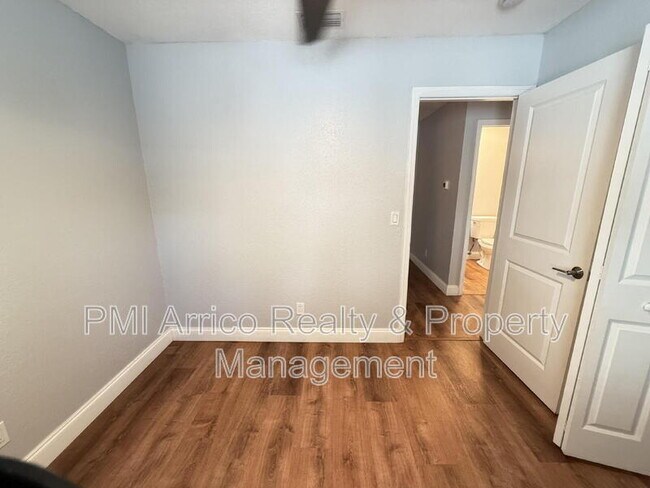 Building Photo - 2809 Marconi St