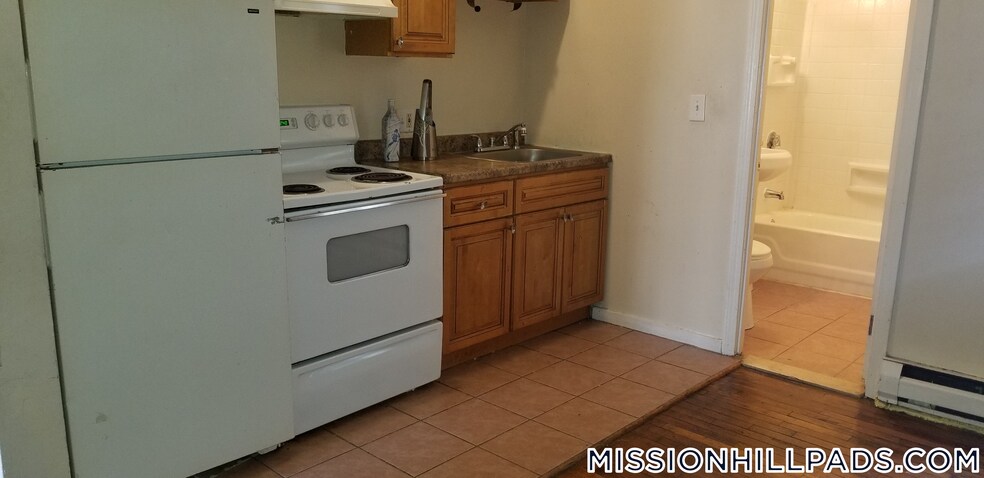 Building Photo - 886 Huntington Ave