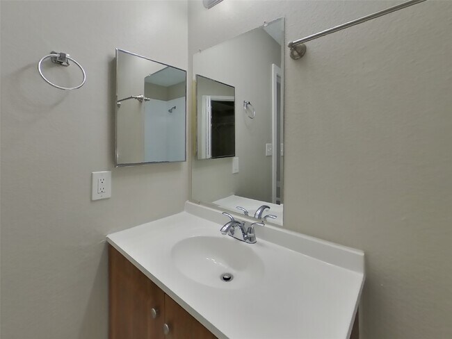 Building Photo - 3234 Kelling St