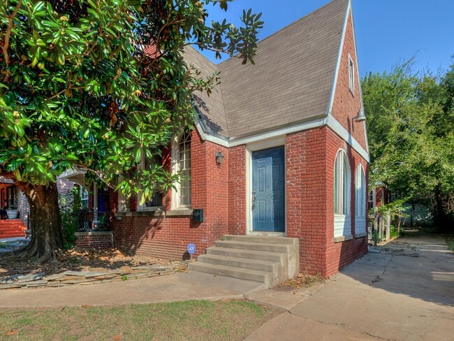 Primary Photo - 1133 NW 38th St