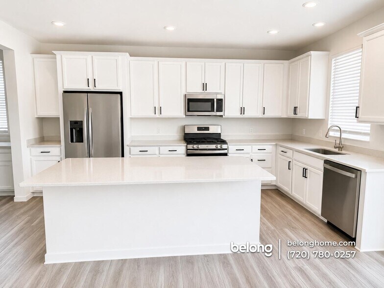 Building Photo - 10205 Uvalda St