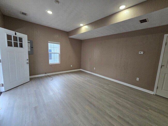 Building Photo - mad5878