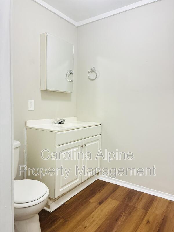 Building Photo - 403 S Yates St