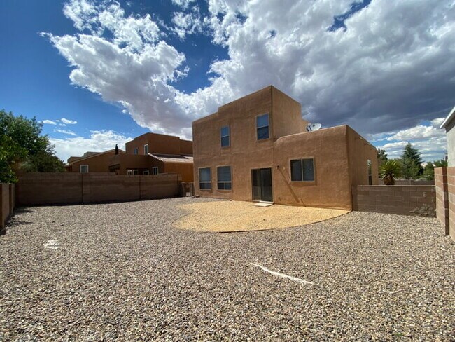Building Photo - 2 STORY SW STYLE HOME W/LOFT