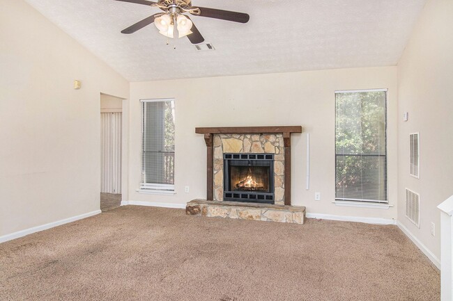 Building Photo - 3 Bedroom 2 Bath Home with Bonus Room