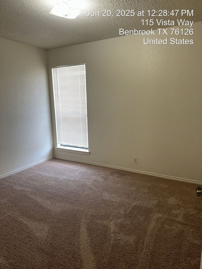 Building Photo - 111 Vista Way