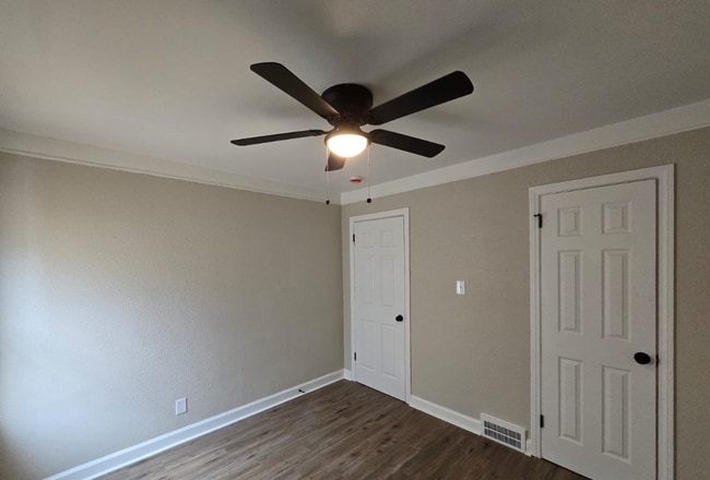 Building Photo - Fully Renovated 3-Bedroom Home – Move-In R...