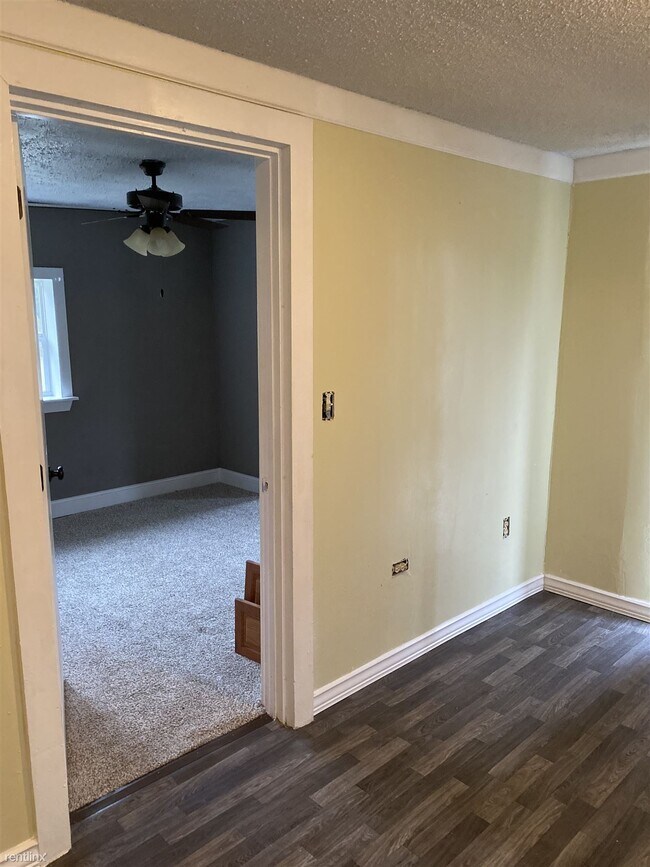 Building Photo - 2 br, 1 bath House - 1005 Country Club Road
