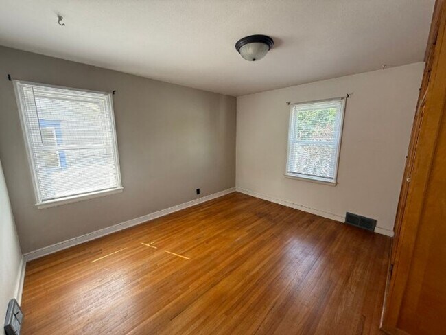 Building Photo - 1725 Randolph Ave