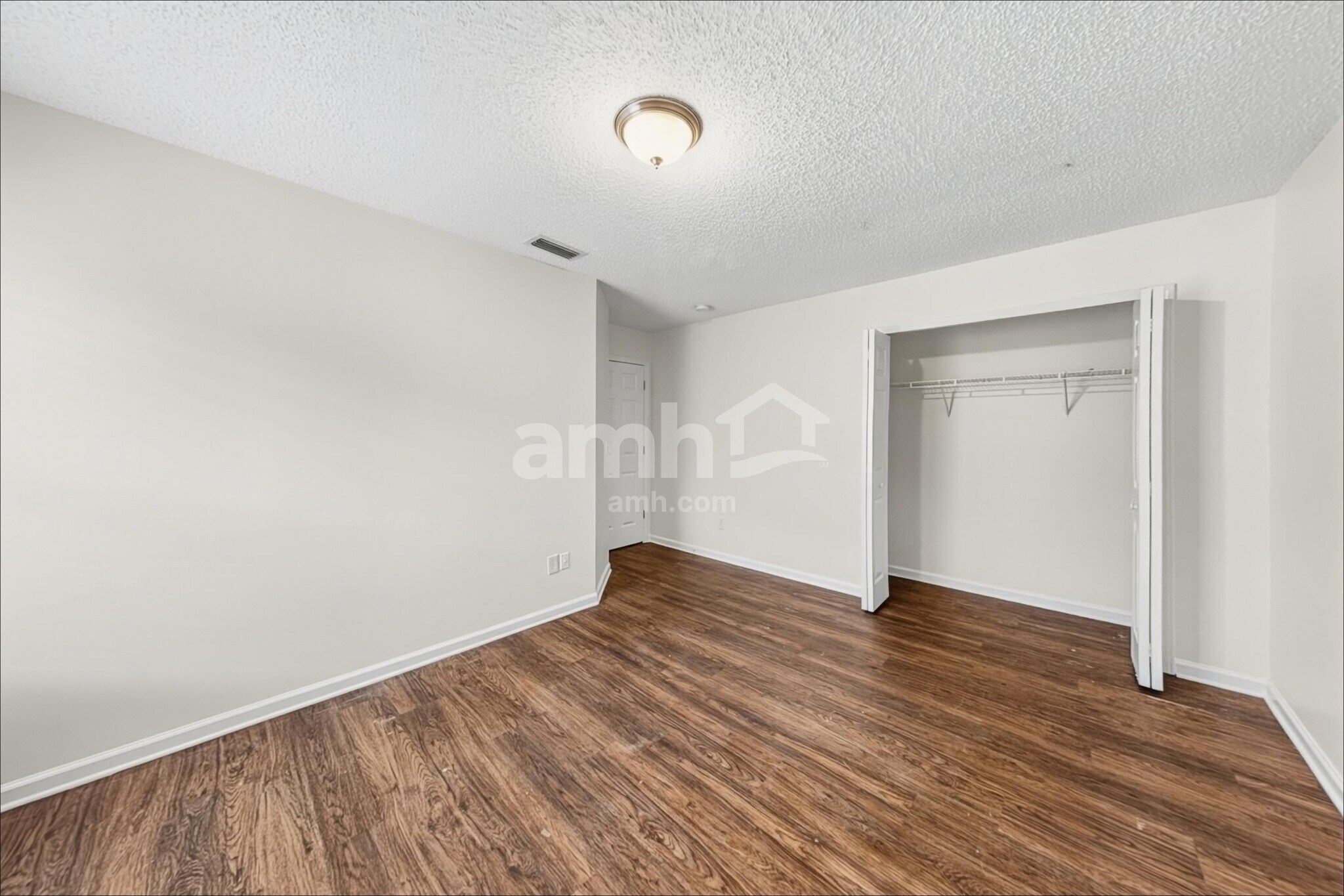 Building Photo - 157 N Lake Cunningham Ave