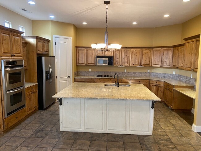 Building Photo - 2242 N Gunsight Dr