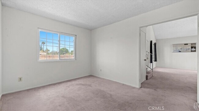 Building Photo - 10861 Mountain View Ave