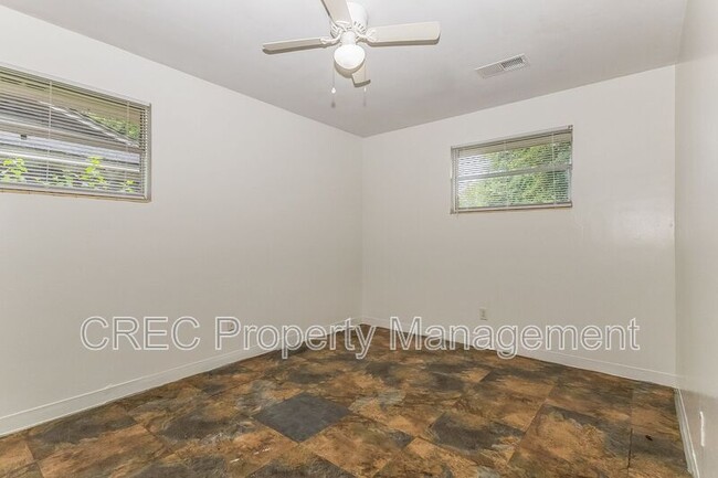 Building Photo - 1635 Memminger Ave