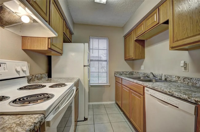 Building Photo - 1912 Bernice St