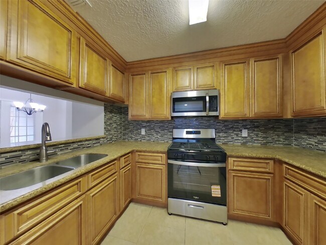 Building Photo - 16006 Camino Del Sol Dr