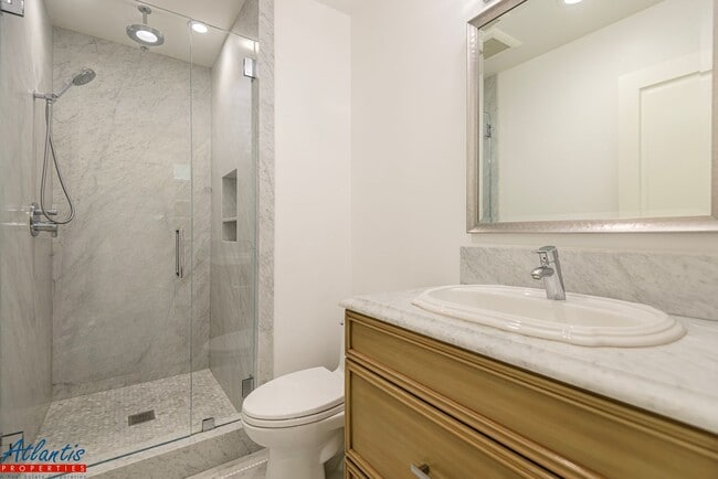 Building Photo - Stunning & Remodeled Home | Desirable Sara...