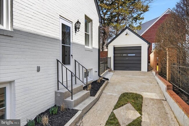 Building Photo - 1607 N Glebe Rd