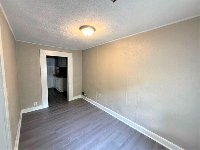 Building Photo - Reduced rent ~ Charming 3BR Memphis Home with Bright Living Space & Backyard Retreat