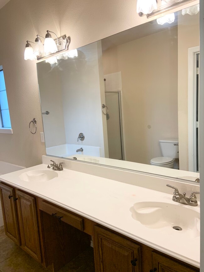 Building Photo - 1613 Makayla Ln