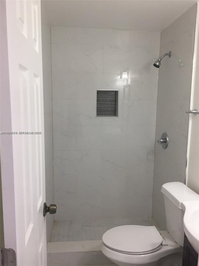 Building Photo - 777 SW 9th Ave