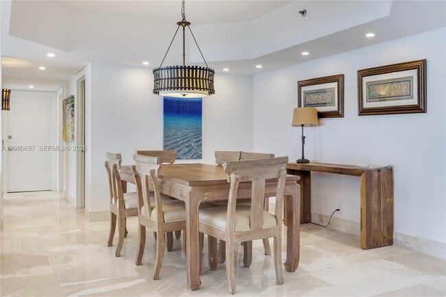 Building Photo - 16425 Collins Ave