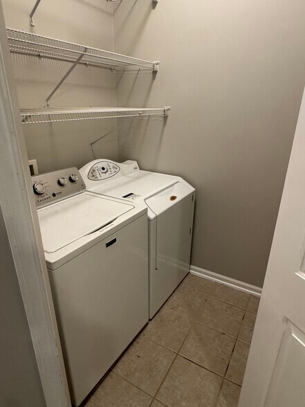 Washer/Dryer - 2838 S Knightsbridge Cir