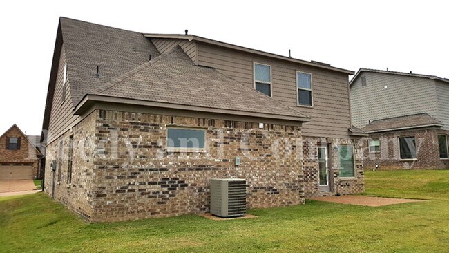 Building Photo - 4264 Blake Cir