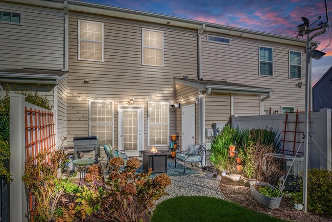 Building Photo - Townhome for rent