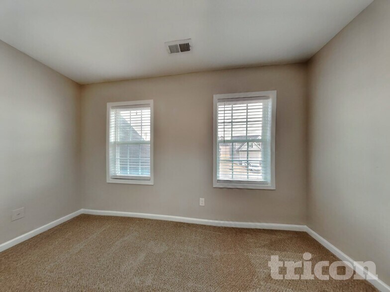 Building Photo - 81 W Lumber Ct