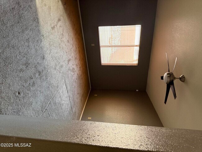 Building Photo - 8041 S High Canyon Dr