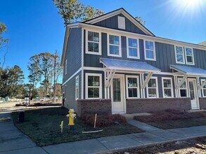 Building Photo - 3 Bedroom 2.5 Bathroom Townhouse in Windward Village - Summerville