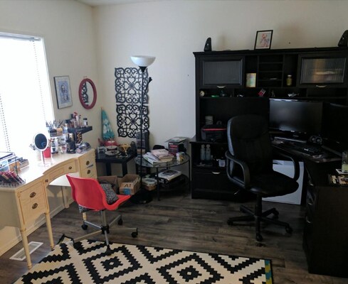 Building Photo - 1825 C Pl SE